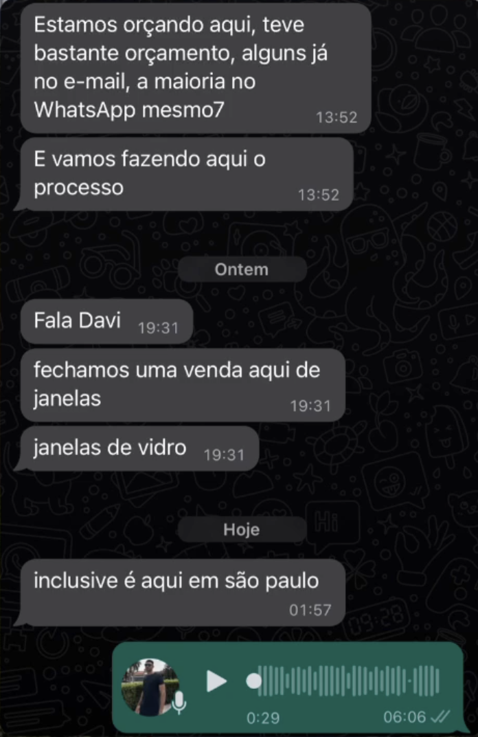 Conversa de cliente relatando orçamentos e uma nova venda